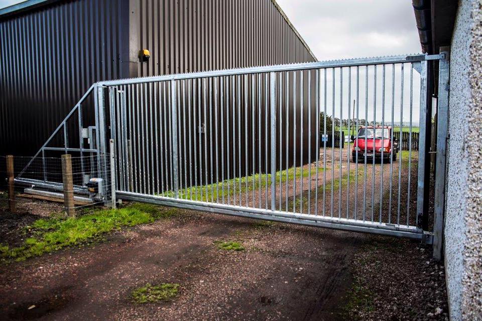 Commercial fencing for Edinburgh Glasgow and Lanarkshire